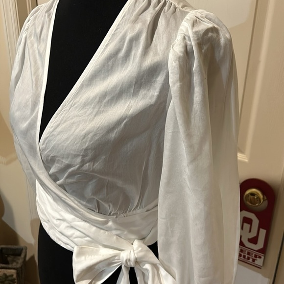 BCBGENERATION MAXAZRIA Crop Wrap Around. Small - Picture 2 of 8